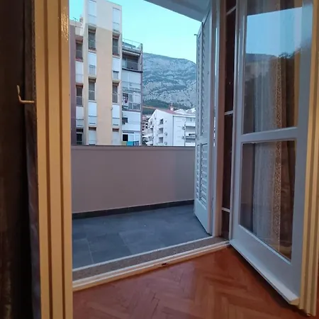 Seasky Apartment Makarska * מאקרסקה