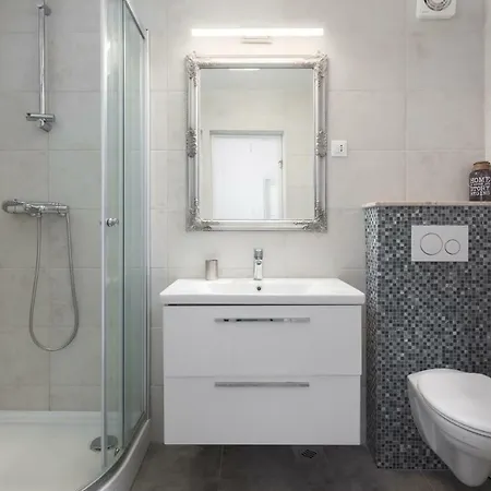 Seasky Apartment Makarska * מאקרסקה