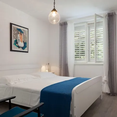 Seasky Apartment Makarska * מאקרסקה